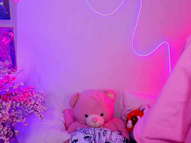 CoralineJones webcam