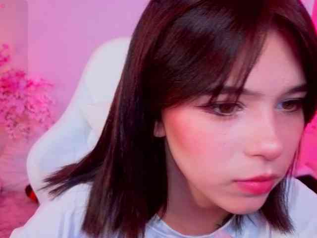 CoralineJones webcam