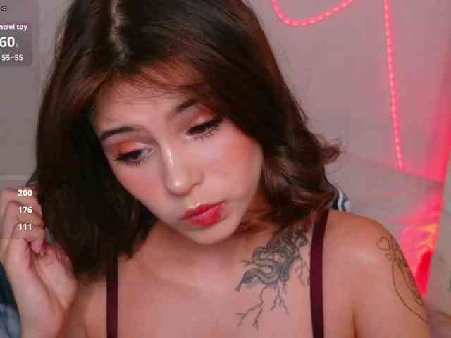 CoralineJones webcam