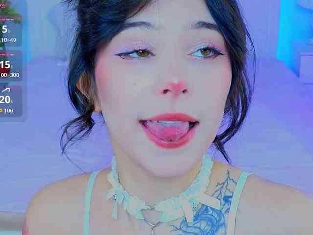 CoralineJones webcam