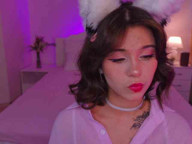 CoralineJones webcam