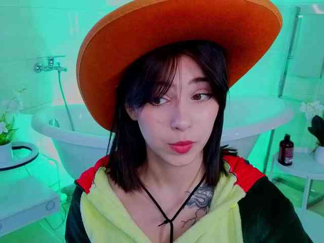 CoralineJones webcam