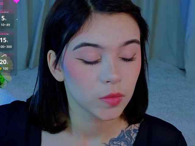 モデル: CoralineJones