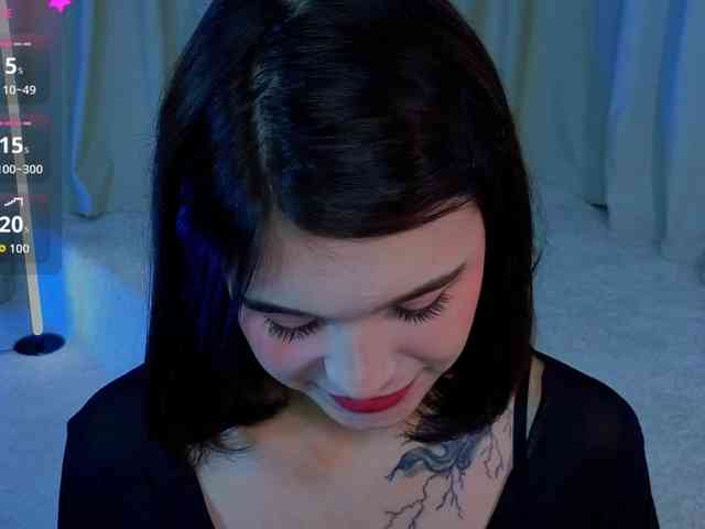模特: CoralineJones