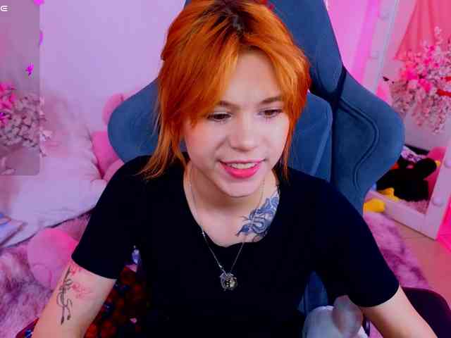 CoralineJones webcam