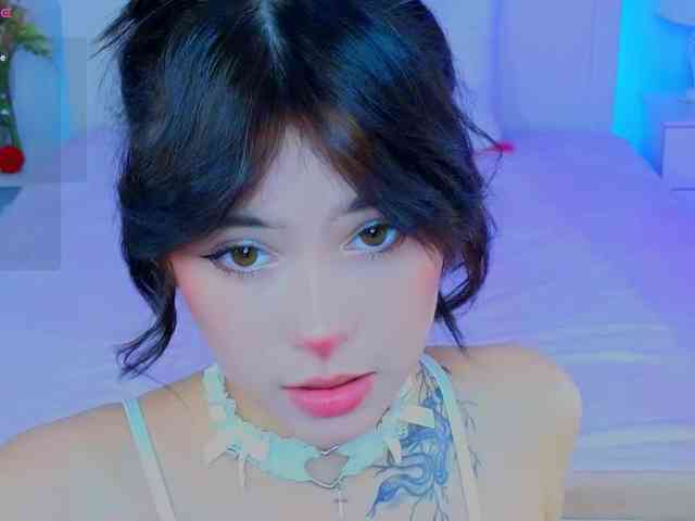 CoralineJones webcam