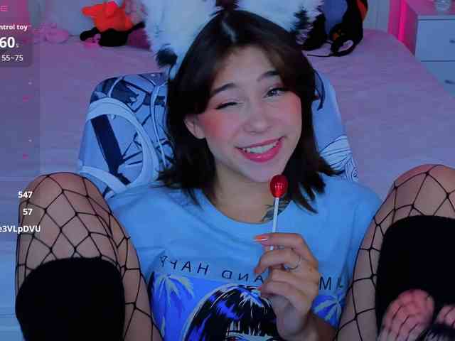 CoralineJones webcam