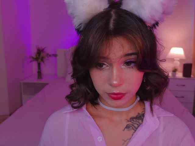 CoralineJones webcam