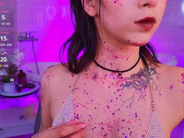 CoralineJones webcam