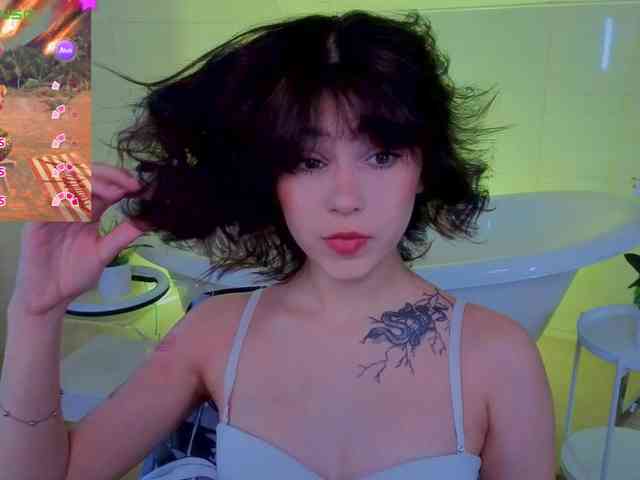 CoralineJones webcam