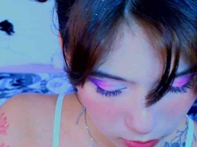 CoralineJones webcam