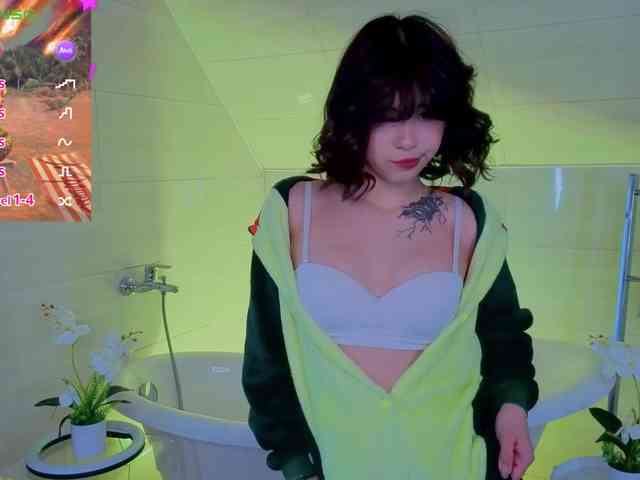 CoralineJones webcam