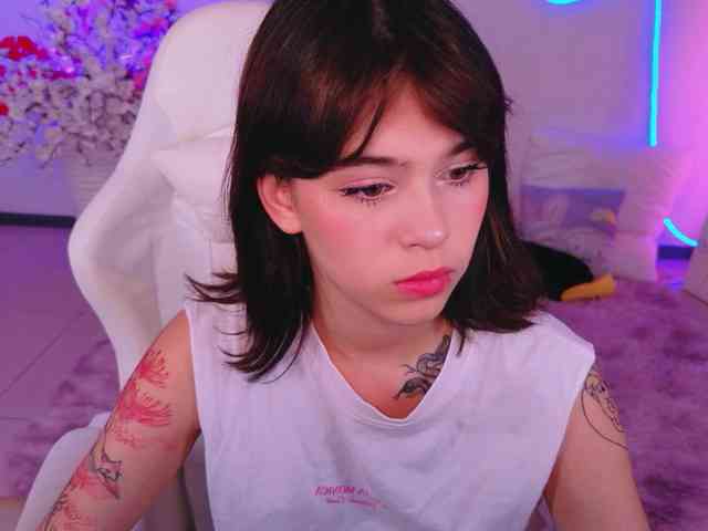 CoralineJones webcam