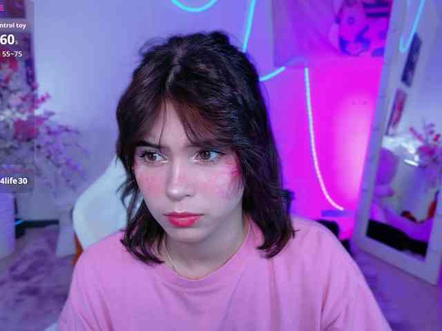 CoralineJones webcam