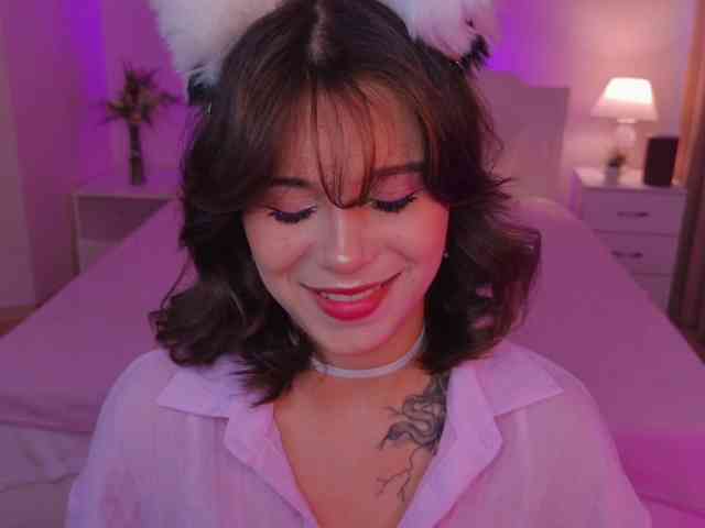 CoralineJones webcam