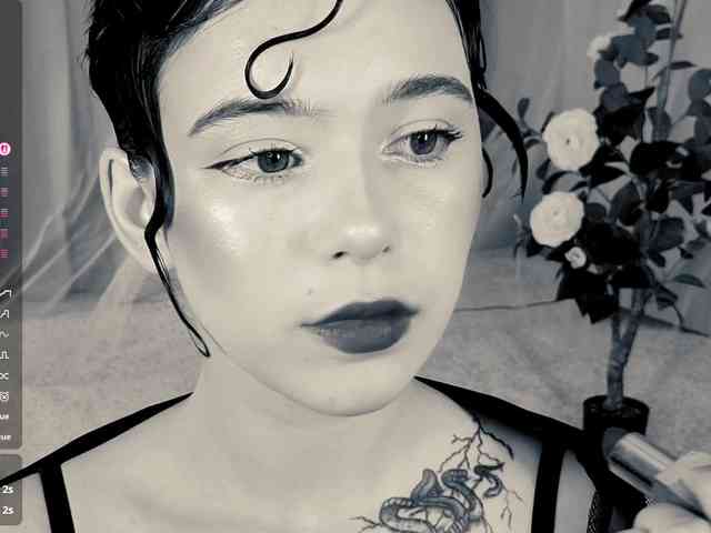 CoralineJones webcam