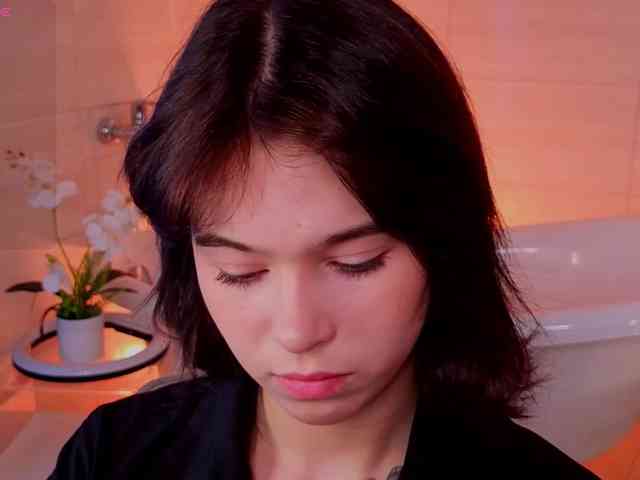 CoralineJones webcam