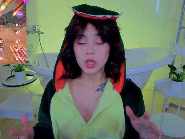 CoralineJones webcam