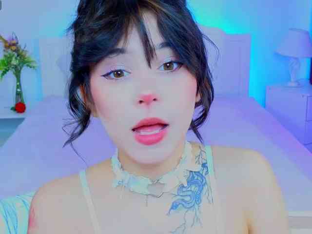 CoralineJones webcam