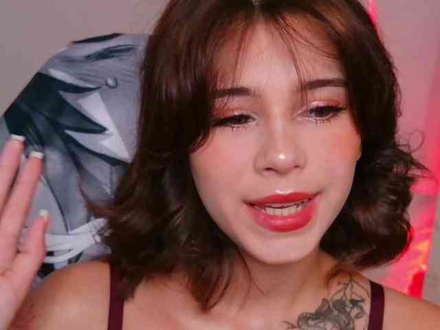 CoralineJones webcam