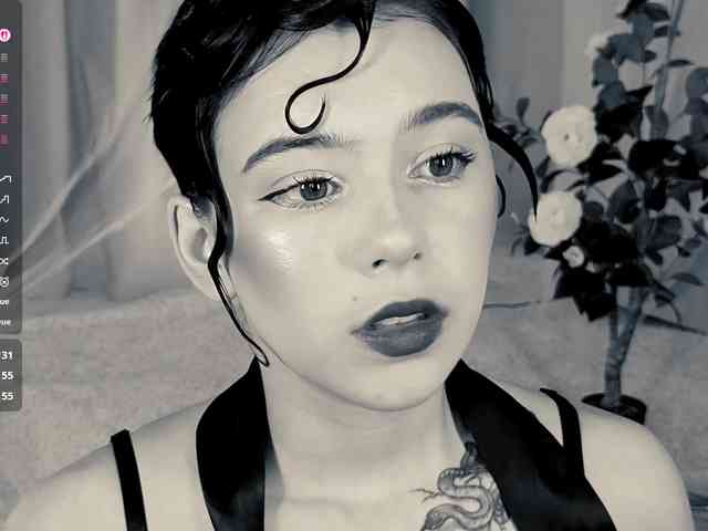 CoralineJones webcam