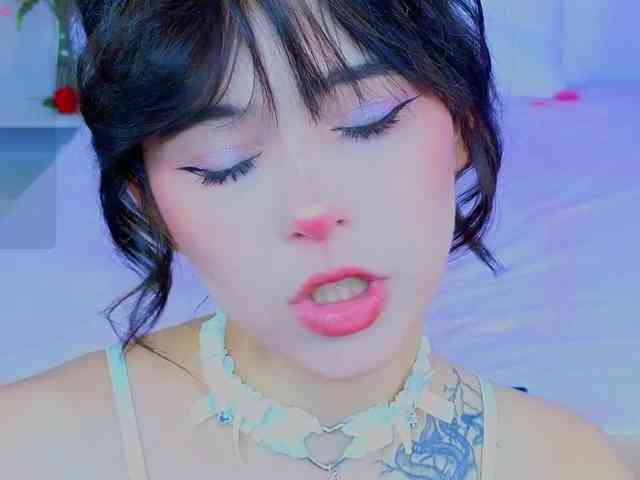 CoralineJones webcam