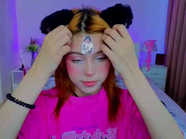 CoralineJones webcam