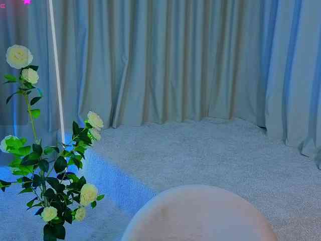 CoralineJones webcam