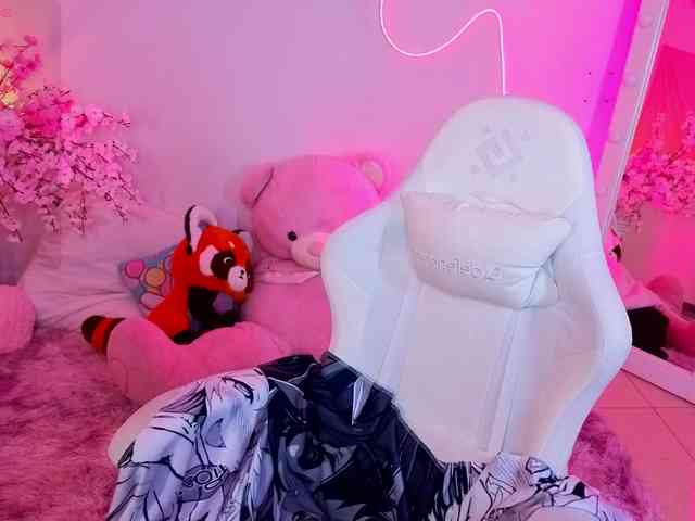 CoralineJones webcam