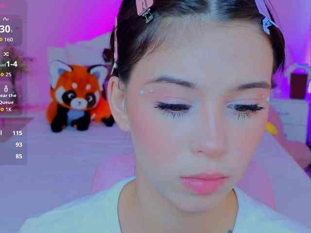 CoralineJones webcam