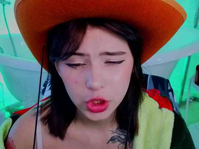 CoralineJones webcam