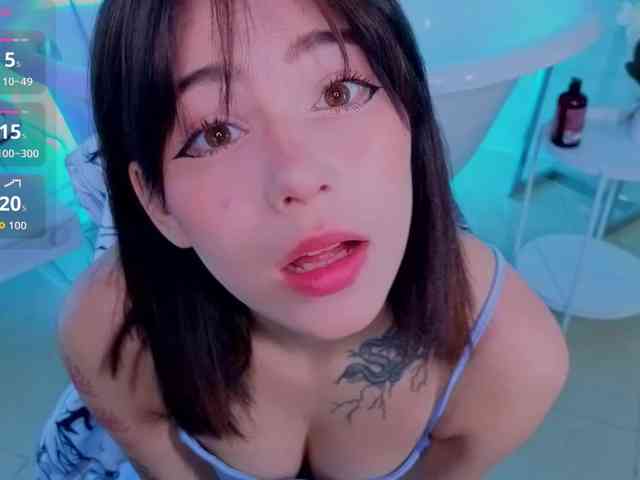 CoralineJones webcam