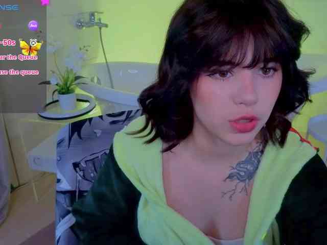 CoralineJones webcam