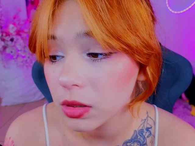 CoralineJones webcam