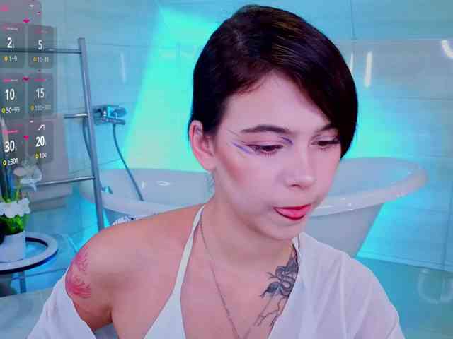 CoralineJones webcam