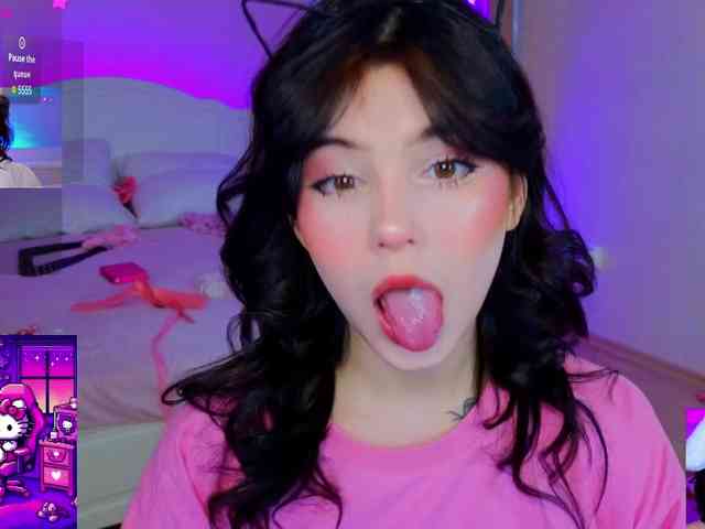 CoralineJones webcam