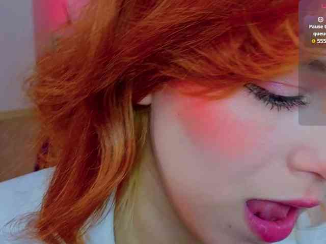 CoralineJones webcam