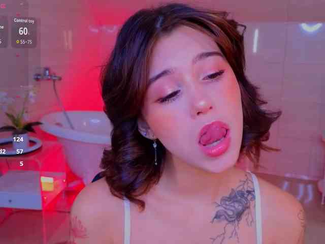 CoralineJones webcam