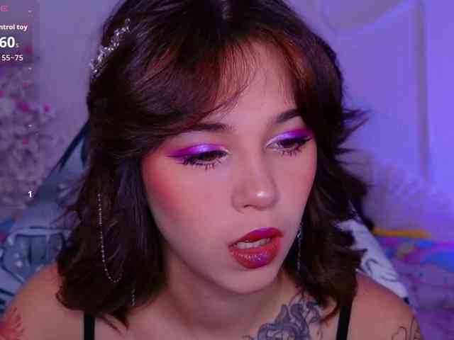 CoralineJones webcam
