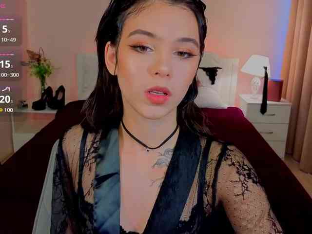 CoralineJones webcam