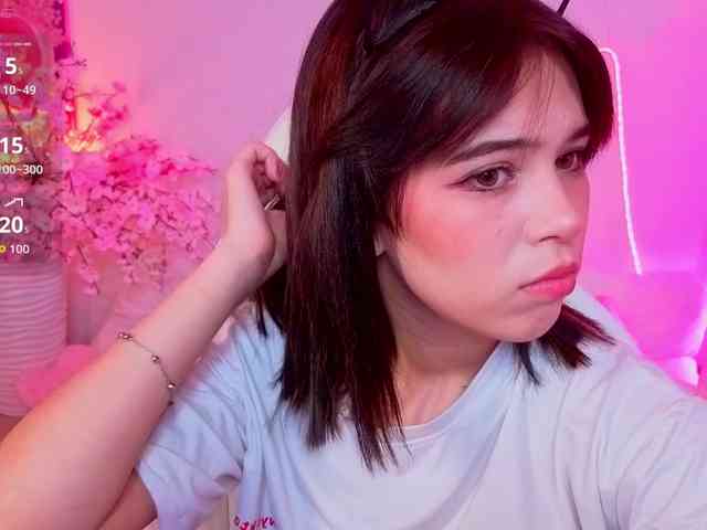 CoralineJones webcam