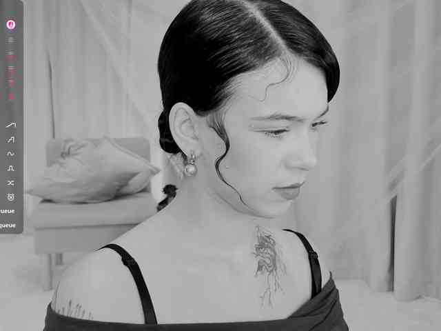 CoralineJones webcam