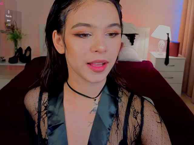 CoralineJones webcam