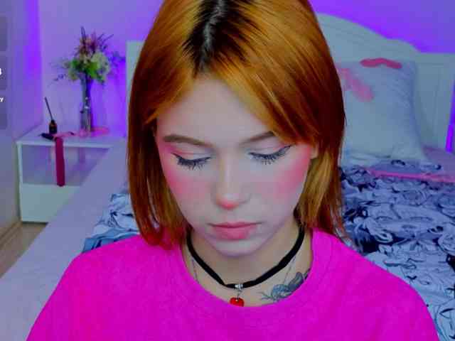 CoralineJones webcam