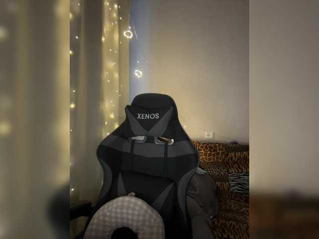Vika19981 live cam on BongaCams