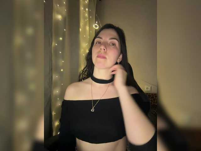 le modèle Vika19981 est en webcam porno dans un show sur le site bongacams, il possède les tags suivants: White/Caucasian,Brunette,Shaved