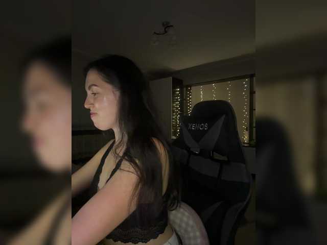 Vika19981 live cam on BongaCams