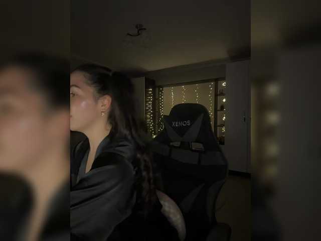 Vika19981 live cam on BongaCams