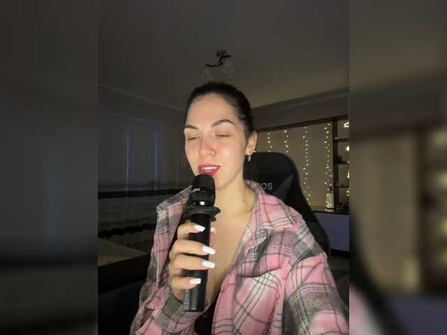 Vika19981 live cam on BongaCams