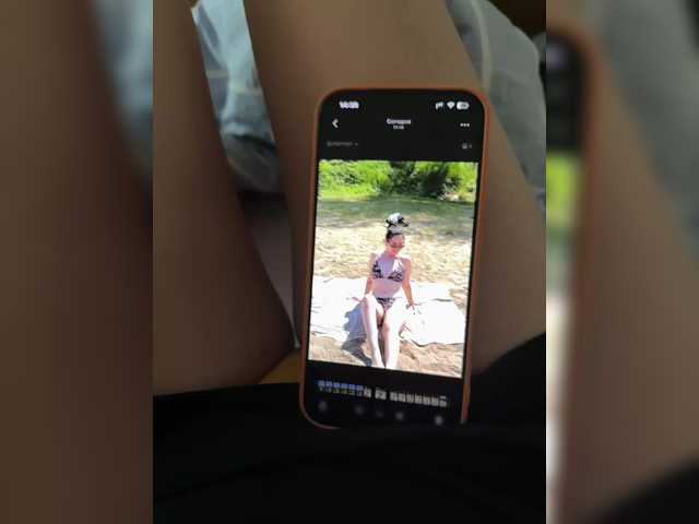 Vika19981 live cam on BongaCams